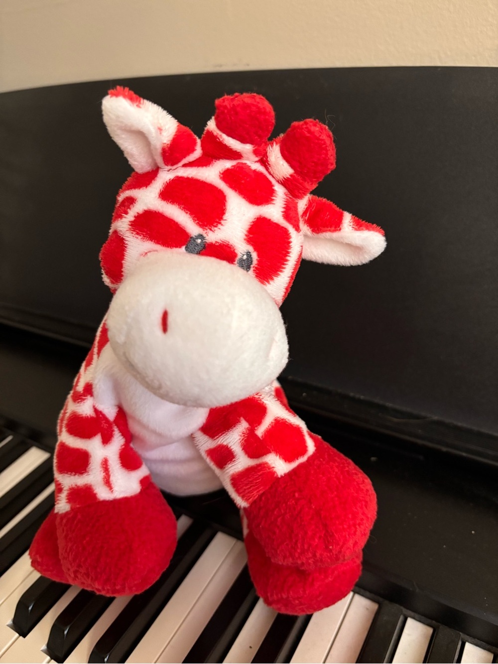 Ty Pluffies Kisser the Giraffe 2007 Valentines
